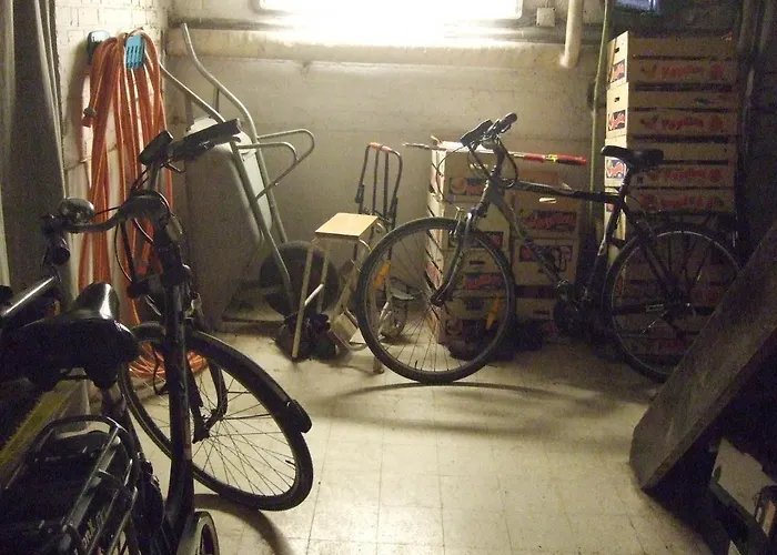 Guestrooms Bij Het Station Drongen ホームステイ